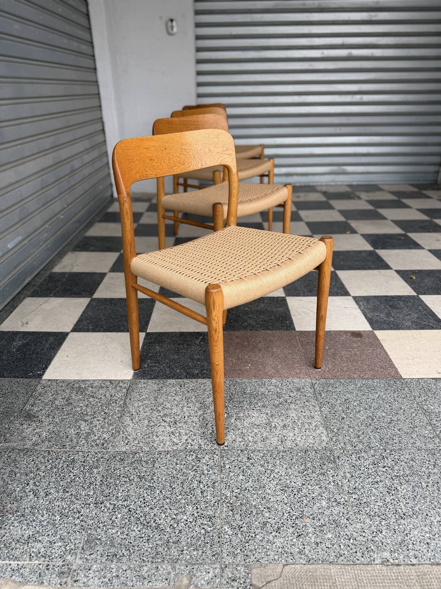 Set of 4 Møller 75 chairs in oak