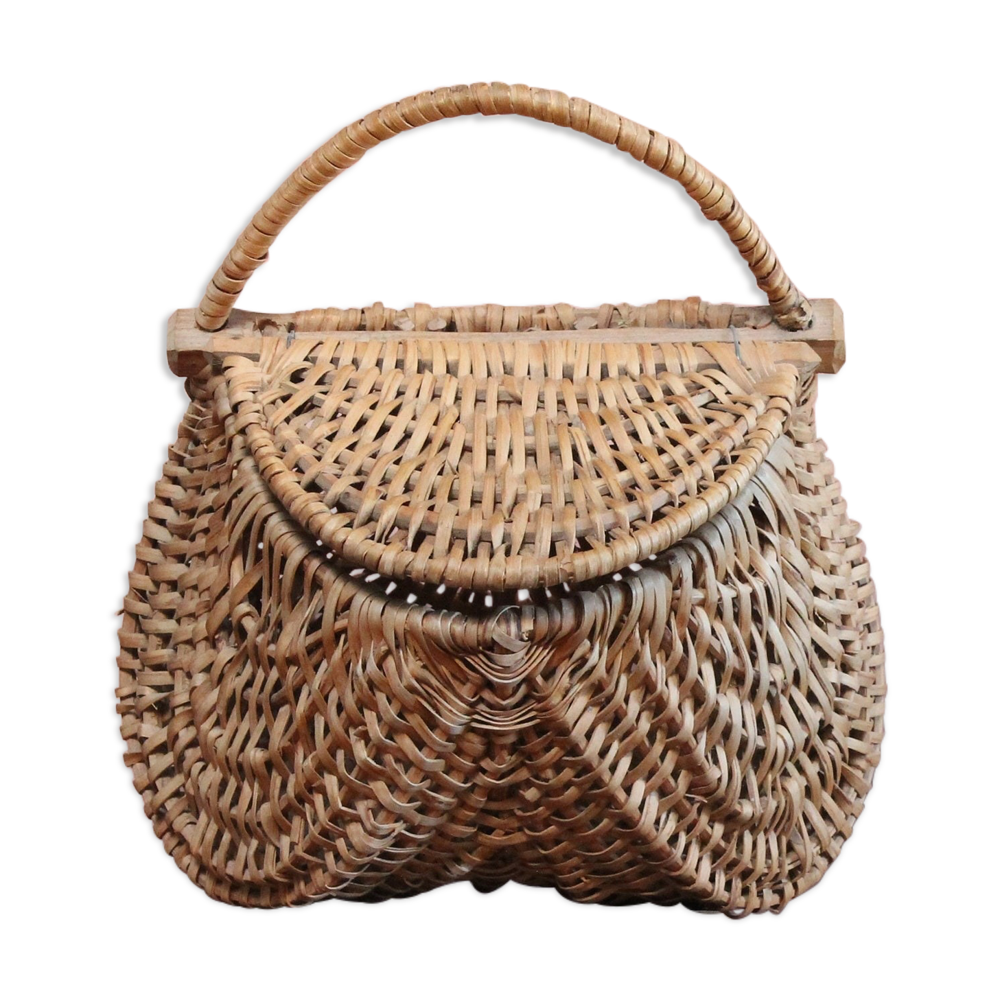 Vintage wicker bag with handle