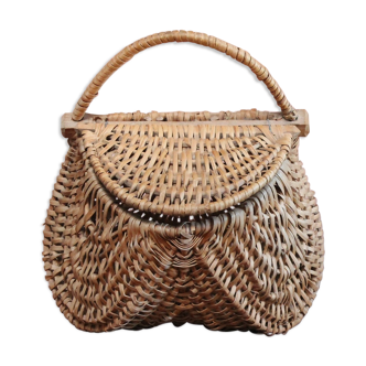 Vintage wicker bag with handle