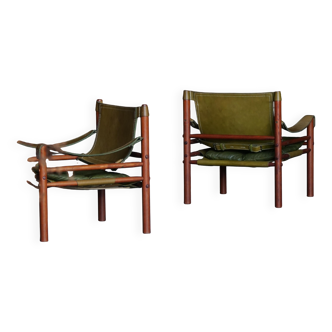 Arne Norell, Pair of "Sirocco" Safari armchairs in ash and green leather, 1960s.