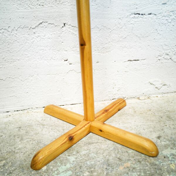 Porte-manteau sur pied en pin