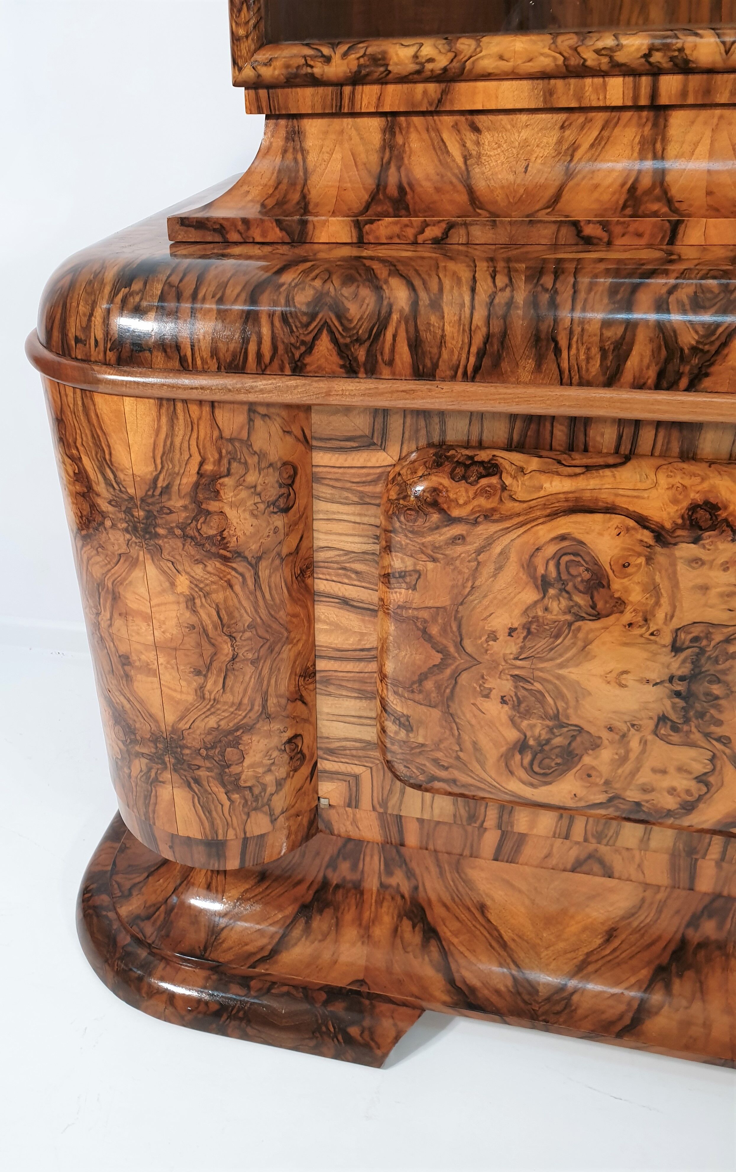 Art Deco chest of drawers1940s