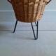 Cache pot tripode en rotin pieds metal ancien