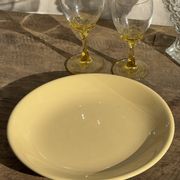 Lot de 2 grandes assiettes jaunes sans marque D25,5