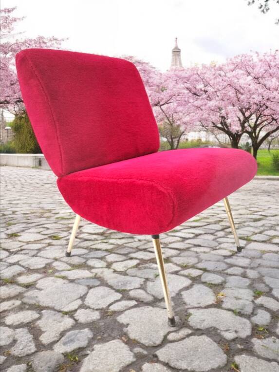 Vintage "Kiss" raspberry armchair