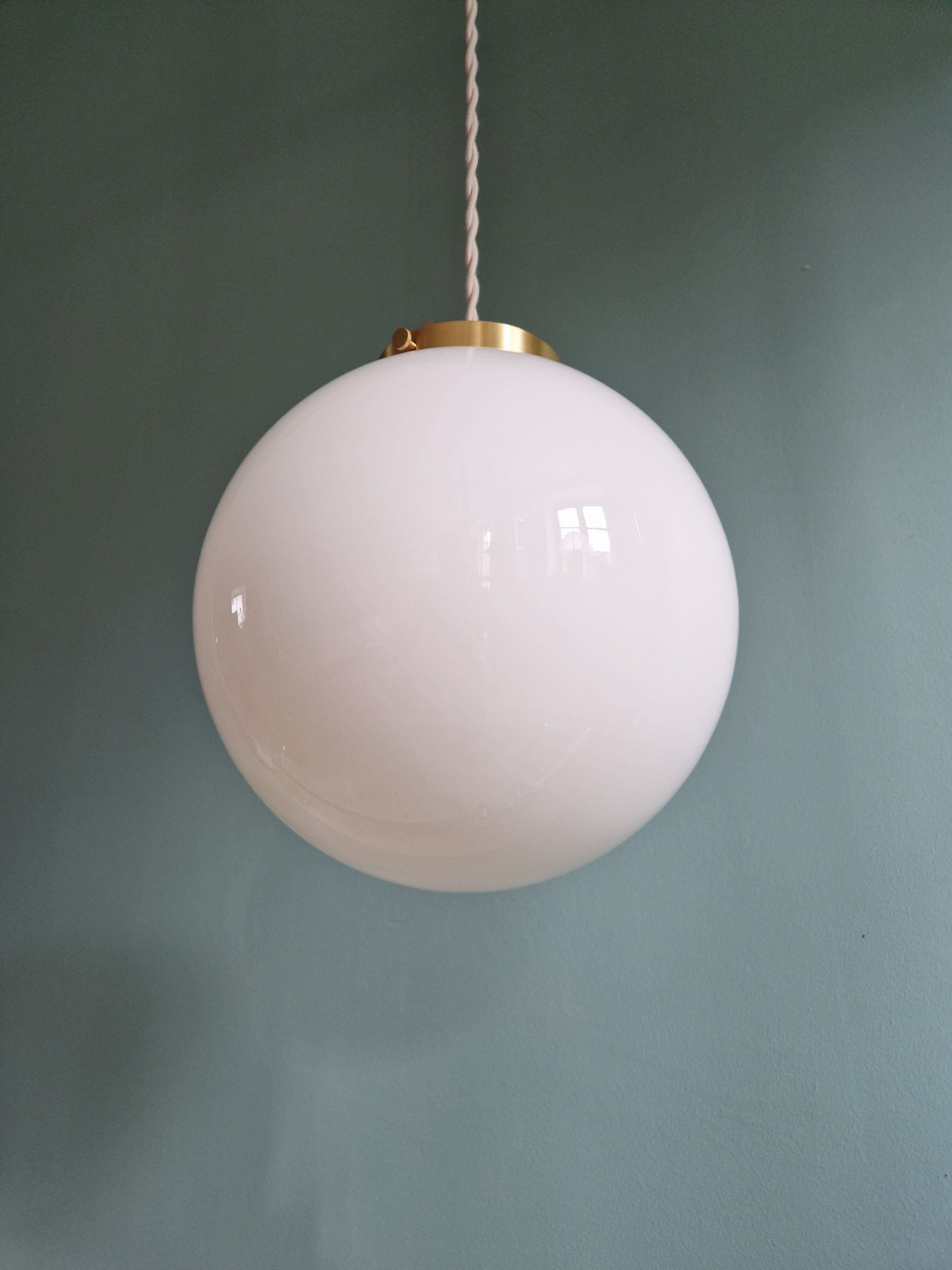 Art Deco suspension in white opaline and brass