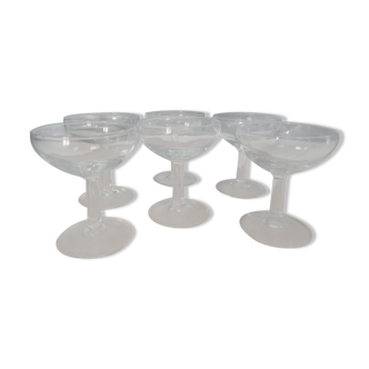 Set champagne glasses