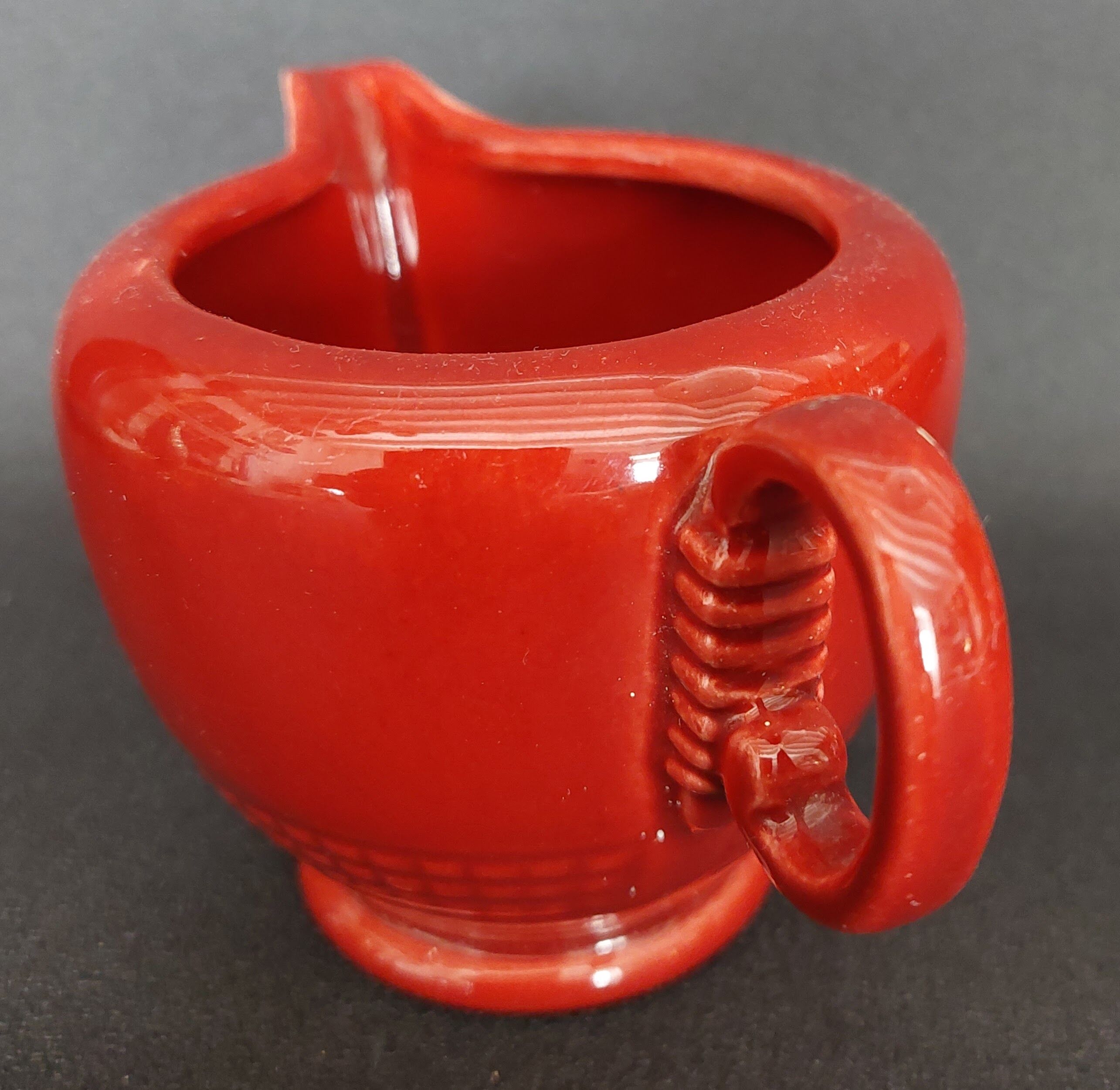 Ceramic cream pot in raspberry colour B. Letalle Saint Clément.