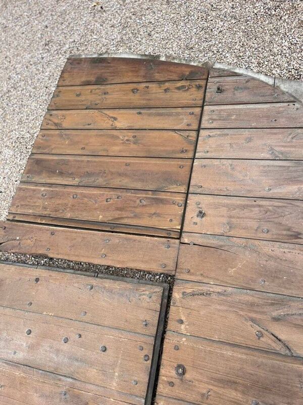 Grande porte de grange ancienne