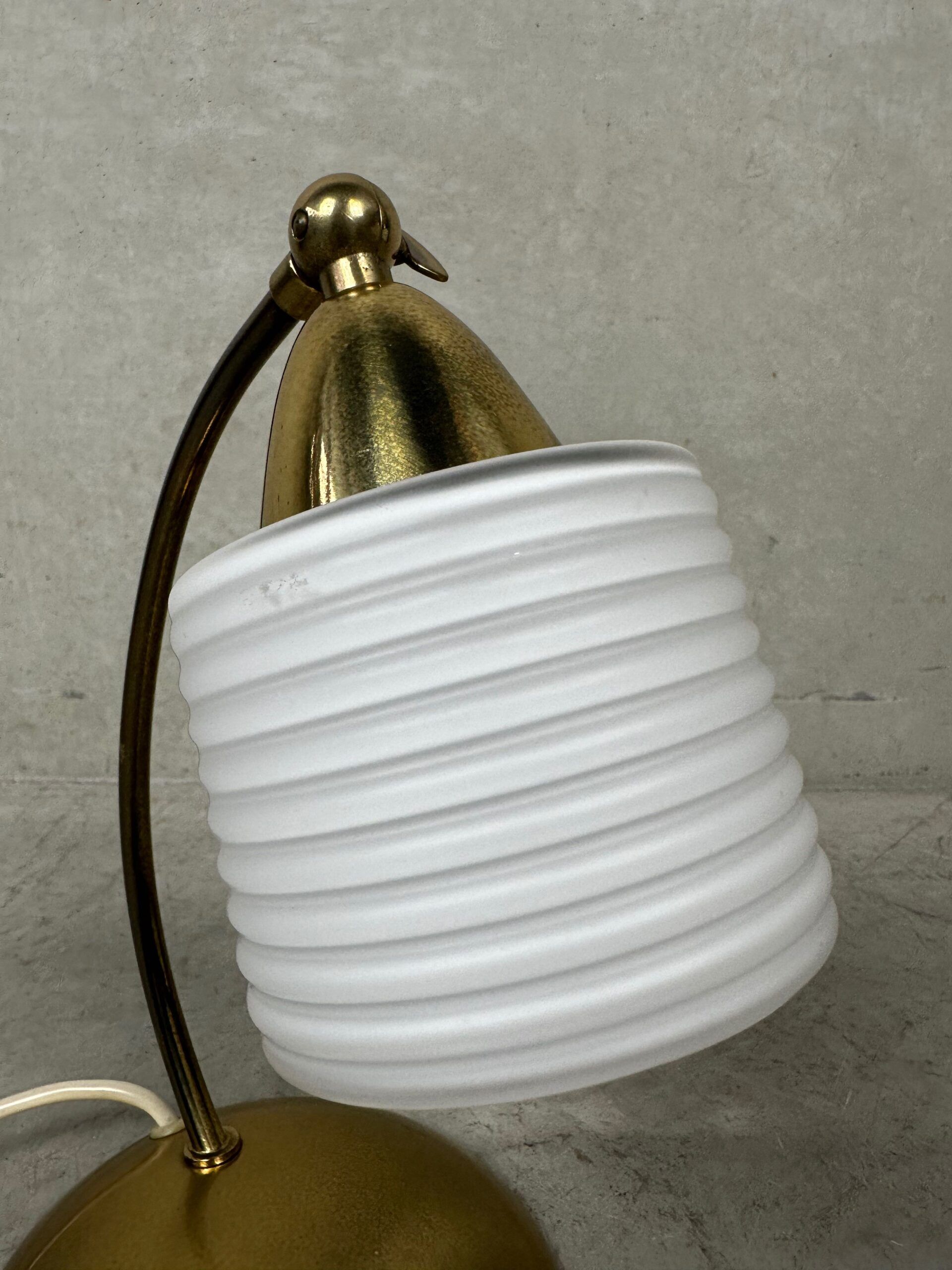 Vintage table lamp – brass and opaline