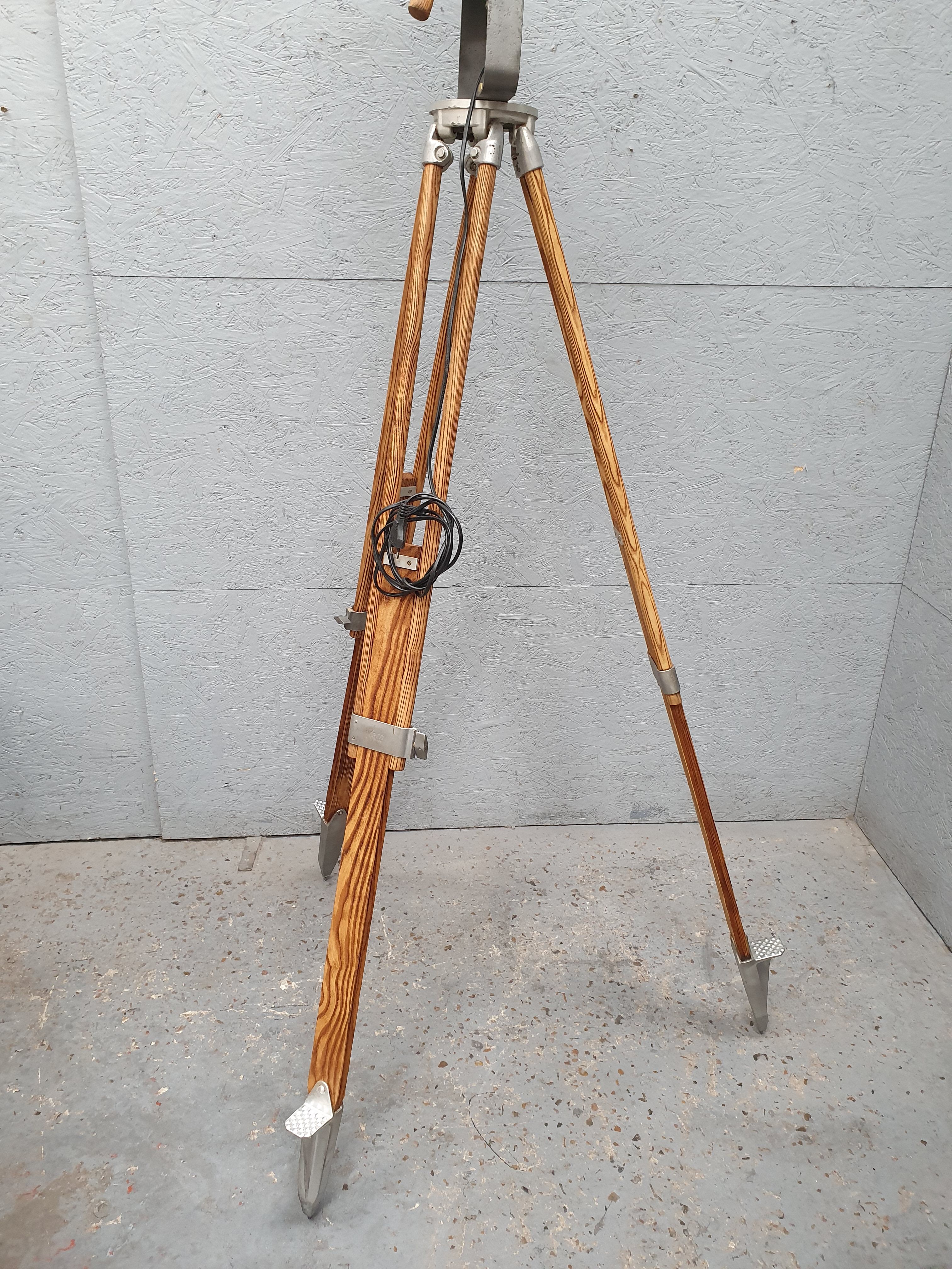Projector AE Cremer industrial lamp on wooden trefoot