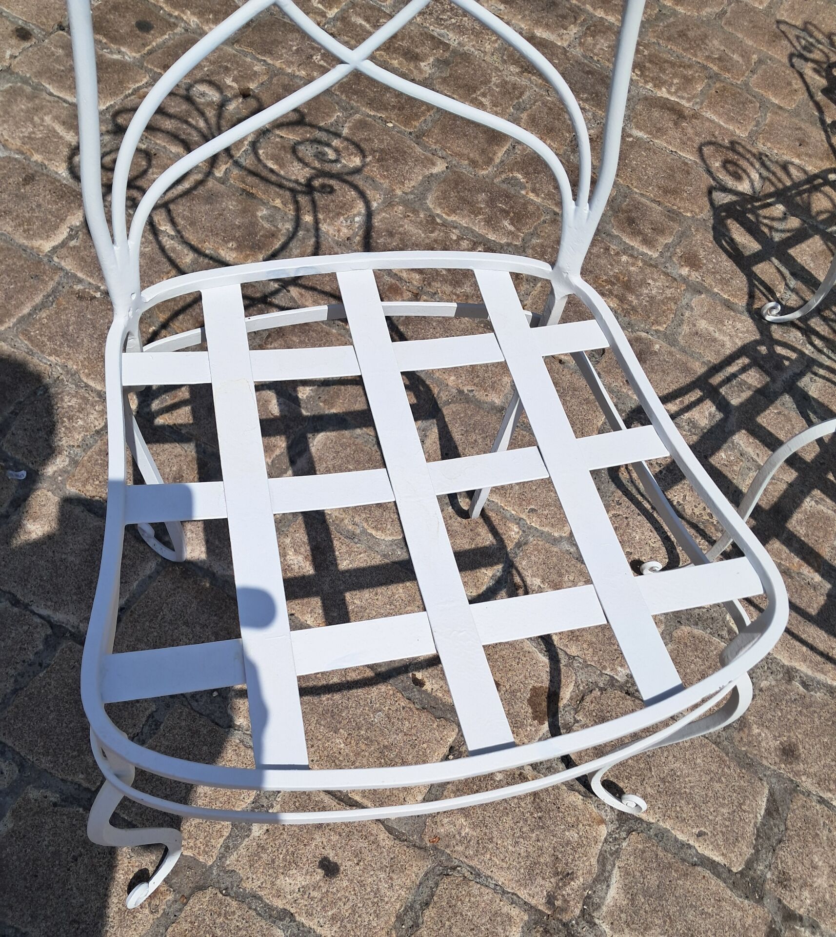 Serie de chaises de jardin en metal