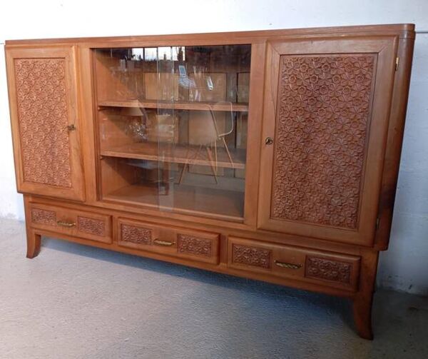 Buffet-vitrine de présentation en placage de merisier et bois naturel