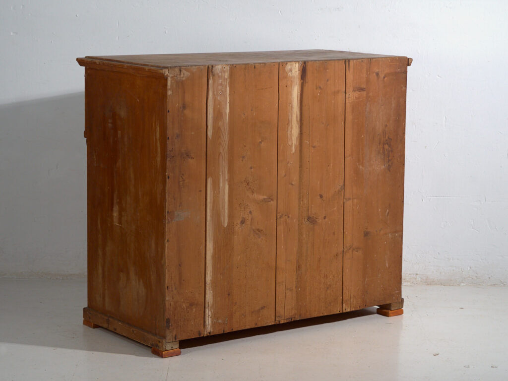 Central European antique chest of drawers with four drawers – Central Europe, circa 1910