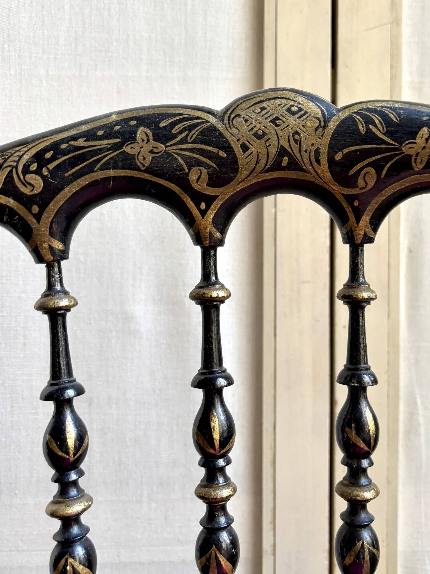 Napoleon III chair in black and gold wood and pink cotton
