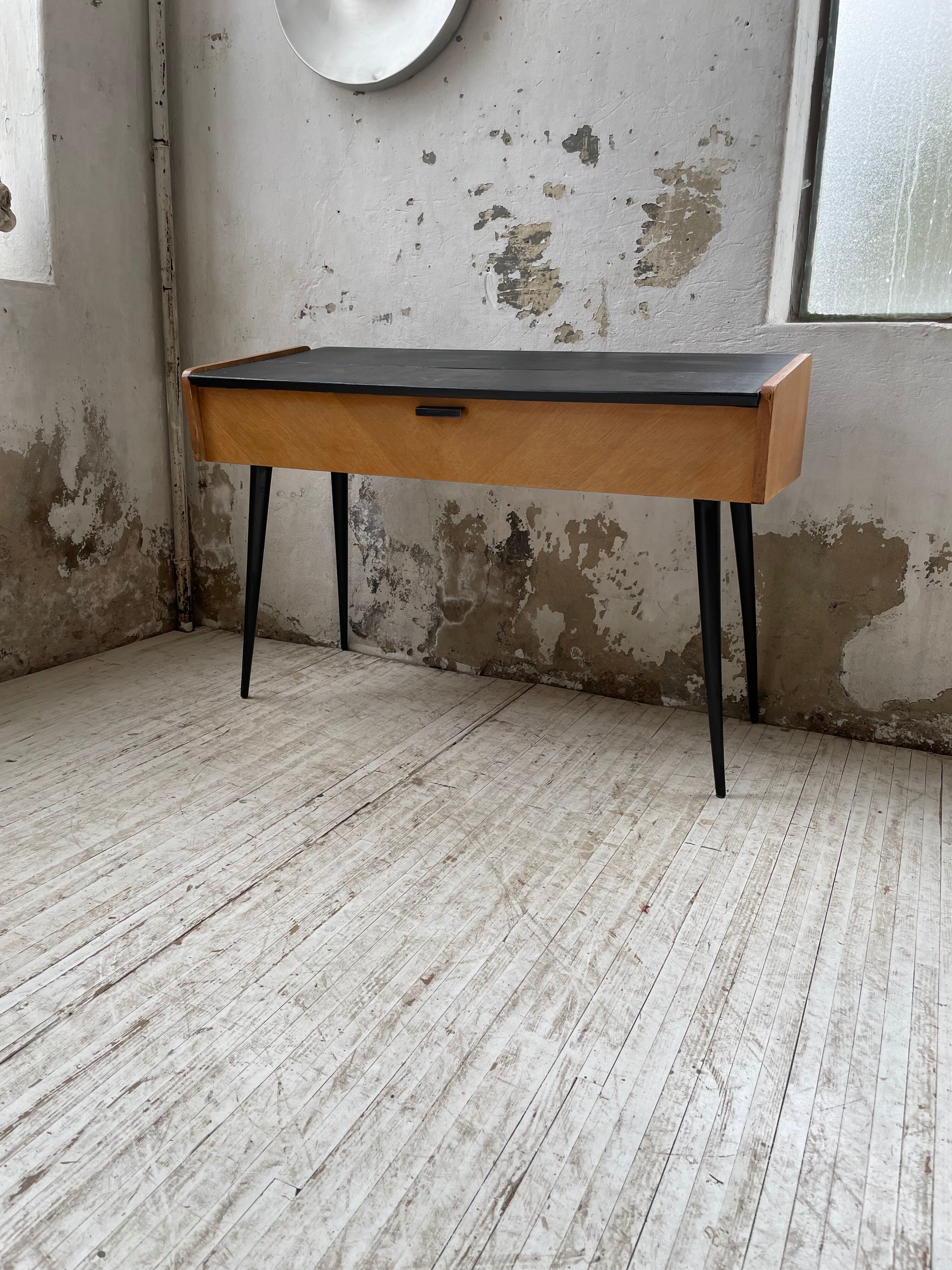 Console desktop feet compass 60s