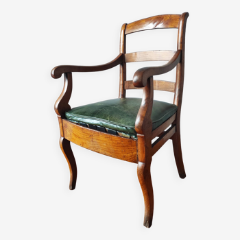 Ancien fauteuil à crosse assise cuir vieilli
