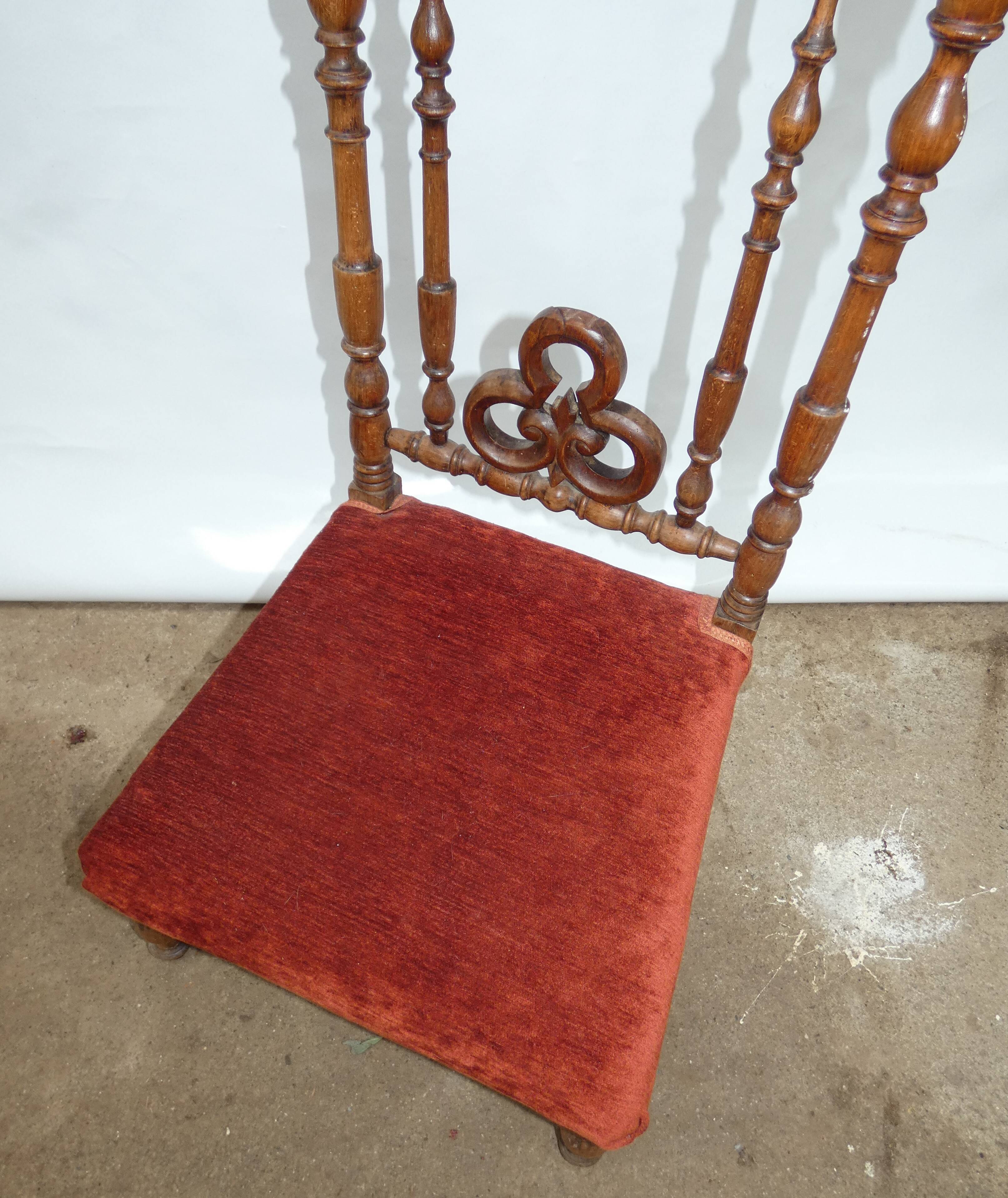 Pray-god wooden chair at assisi carpet in velvet 19th century
