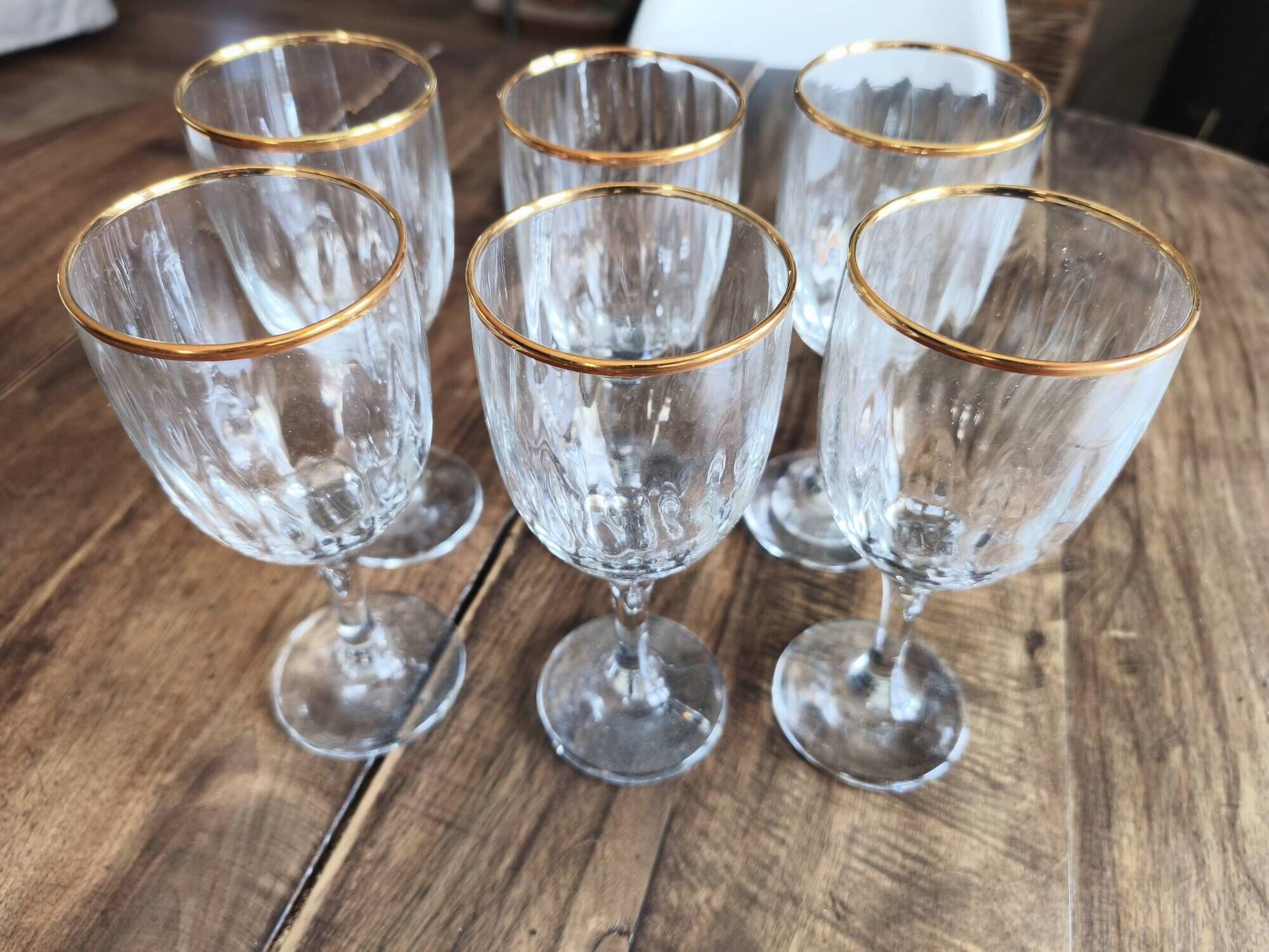 Set of 6 vintage white wine glasses with scrolled rim and gold rim