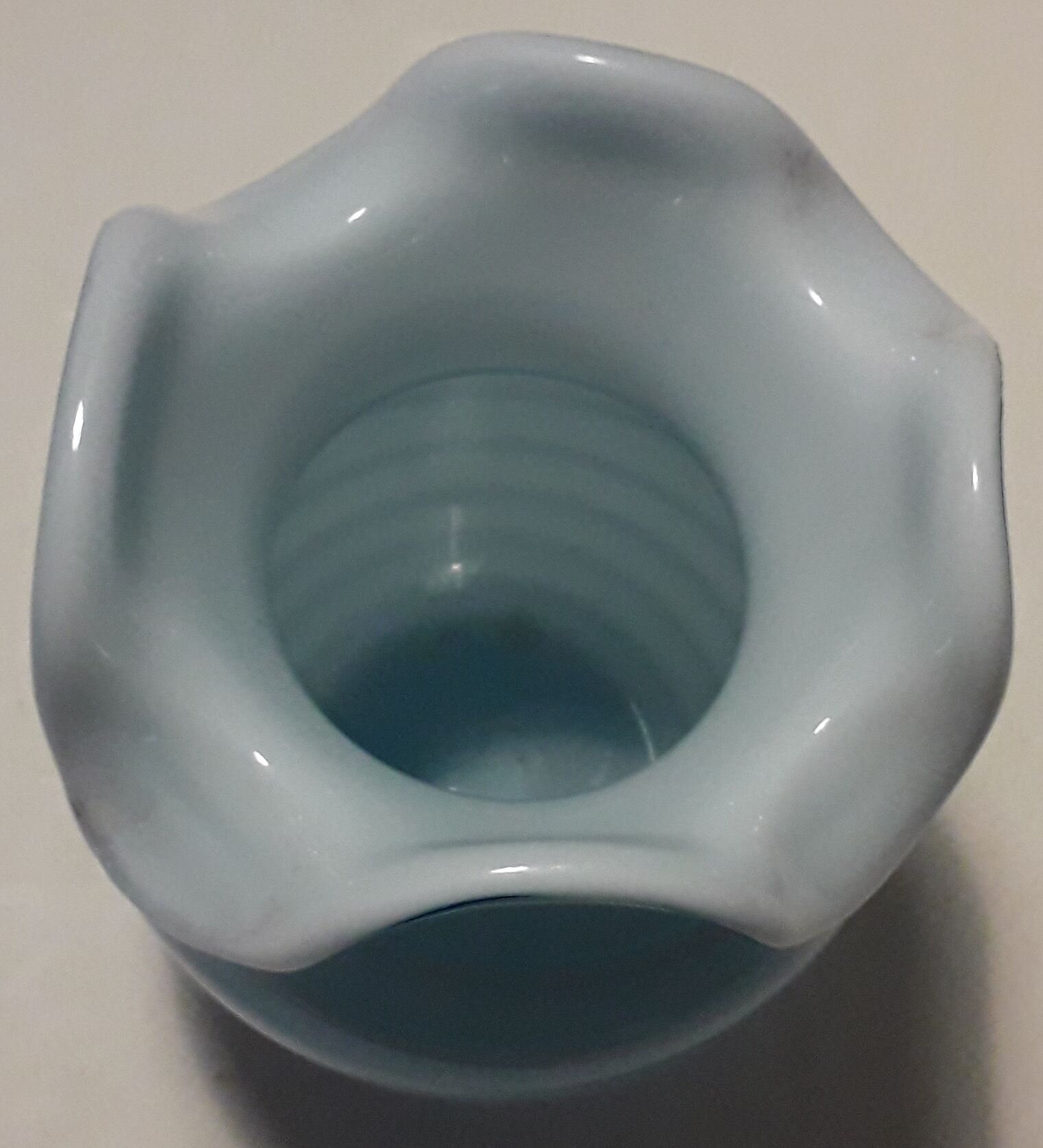 Glass vase blue and white breath