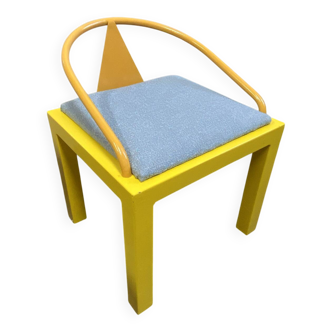 Chaise postmoderne Memphis jaune et bleu style Michele de Luchi