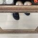 Miroir rectangulaire avec son cadre décoré