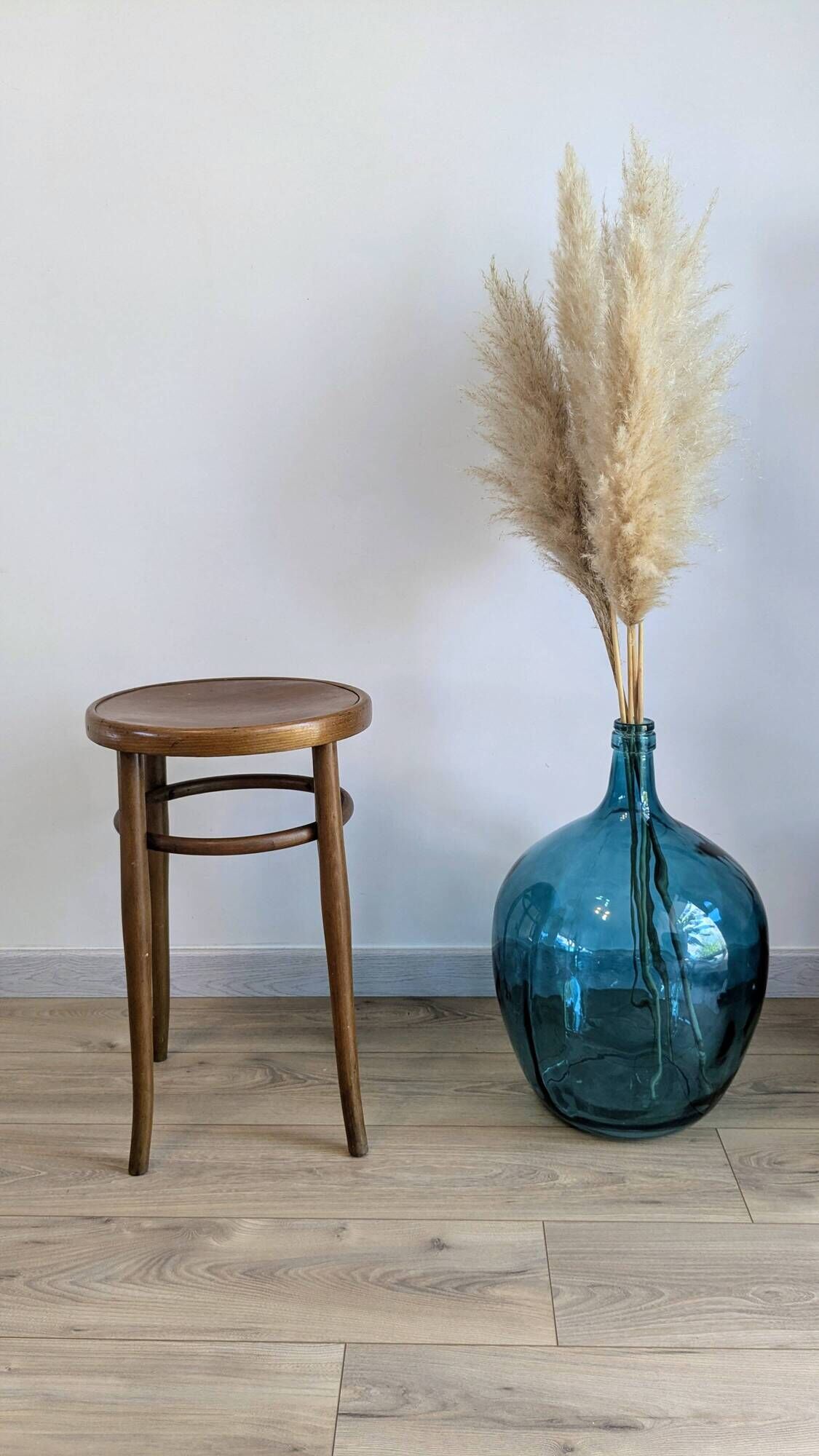 Antique stool J. & J. Kohn in bent wood – Austria – early 20th century