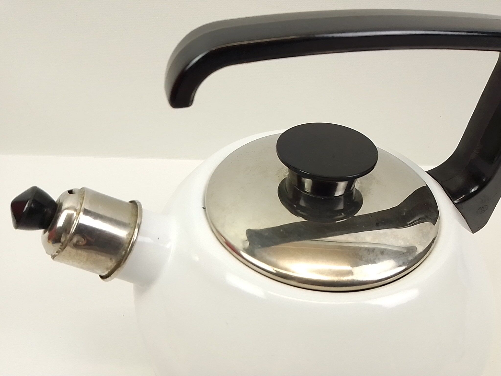 Enamelled kettle white border red and black