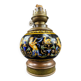 Pied de lampe XIXe en faïence de Gien décor Renaissance italienne sur fond noir