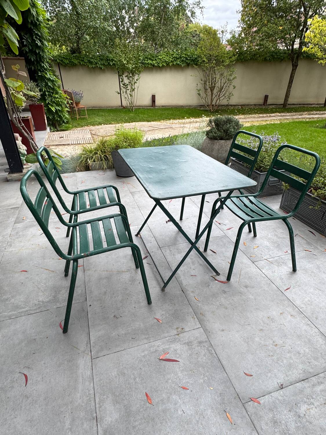 Metal garden furniture
