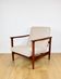 Fauteuil GFM-142, design d'Edmund Homa des années 70, en bouclé beige, bois foncé.