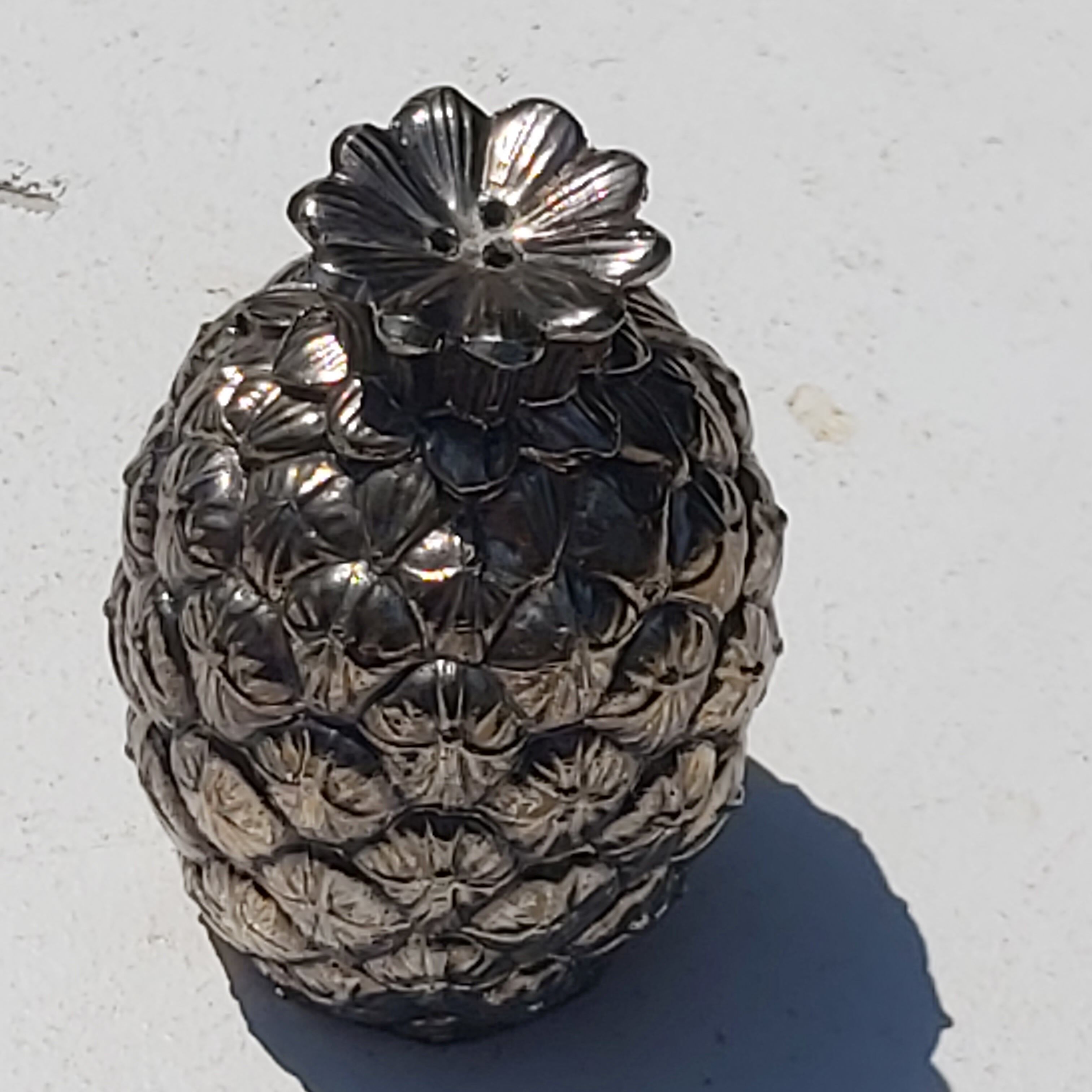 Salt and pepper pineapple silver metal
