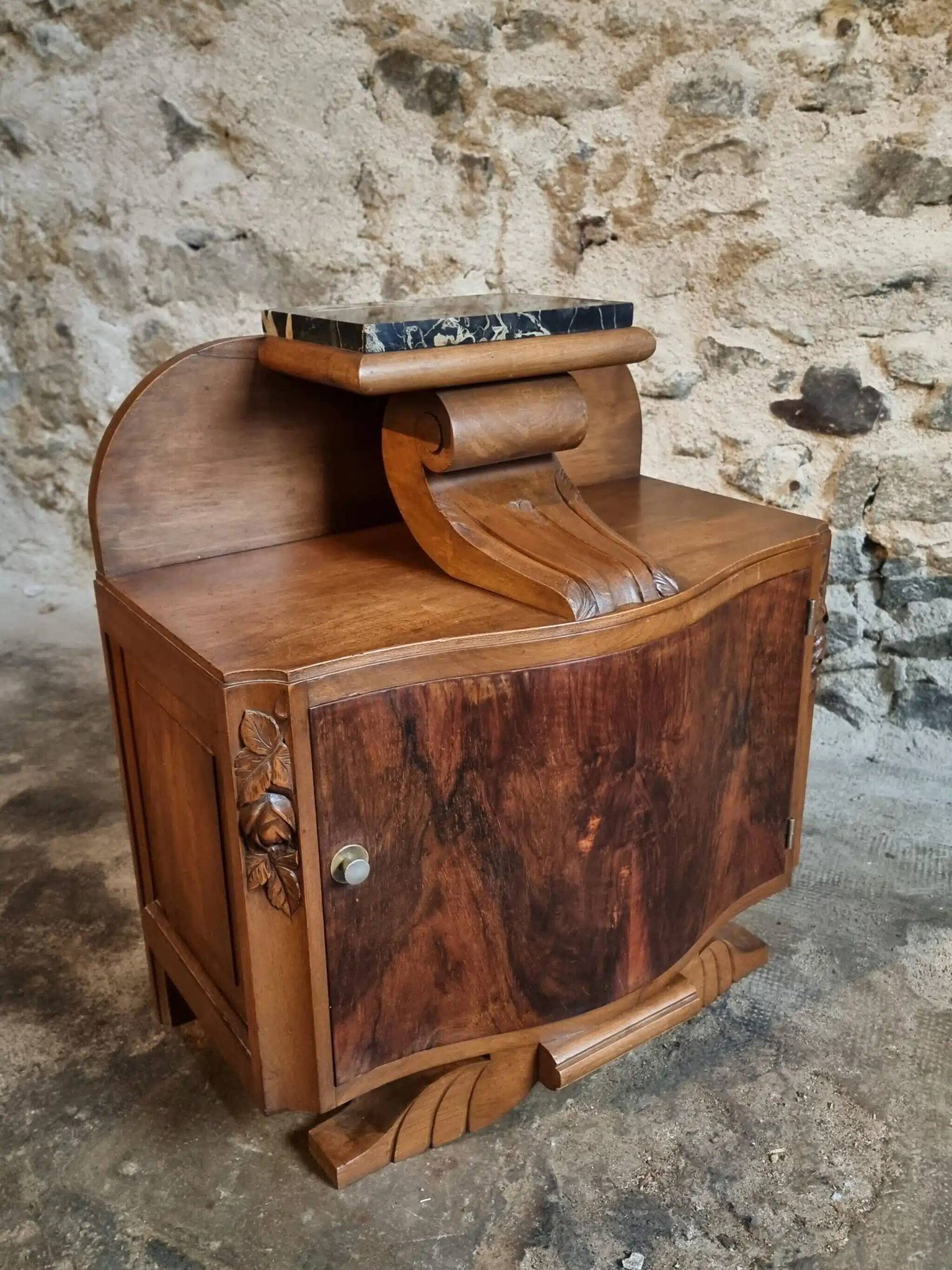 Table de chevet Art Déco française avec dessus en marbre, vers 1930