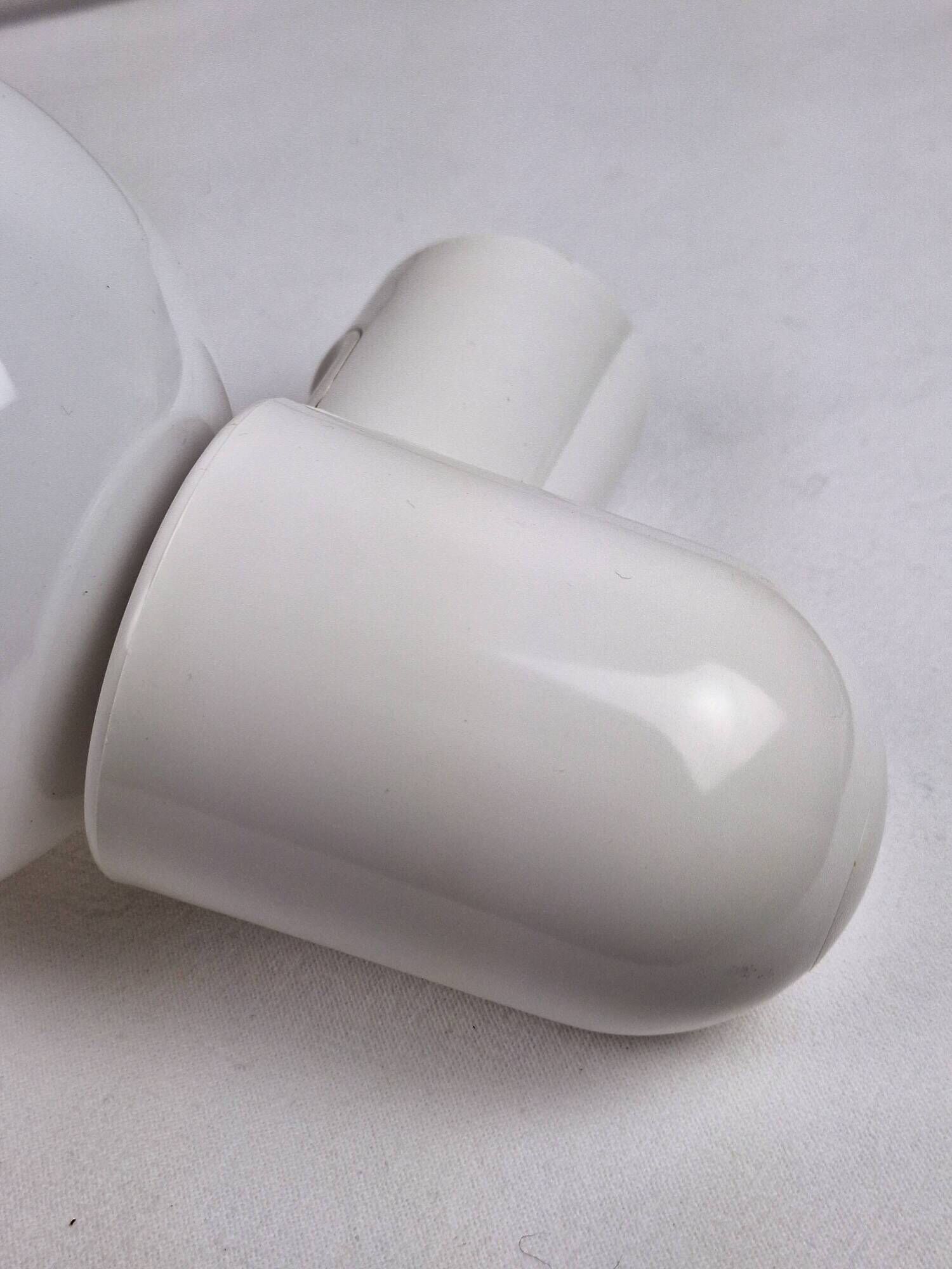 Pair of vintage space age wall lights in white plastic, Allibert 1970 bathroom bedside night light