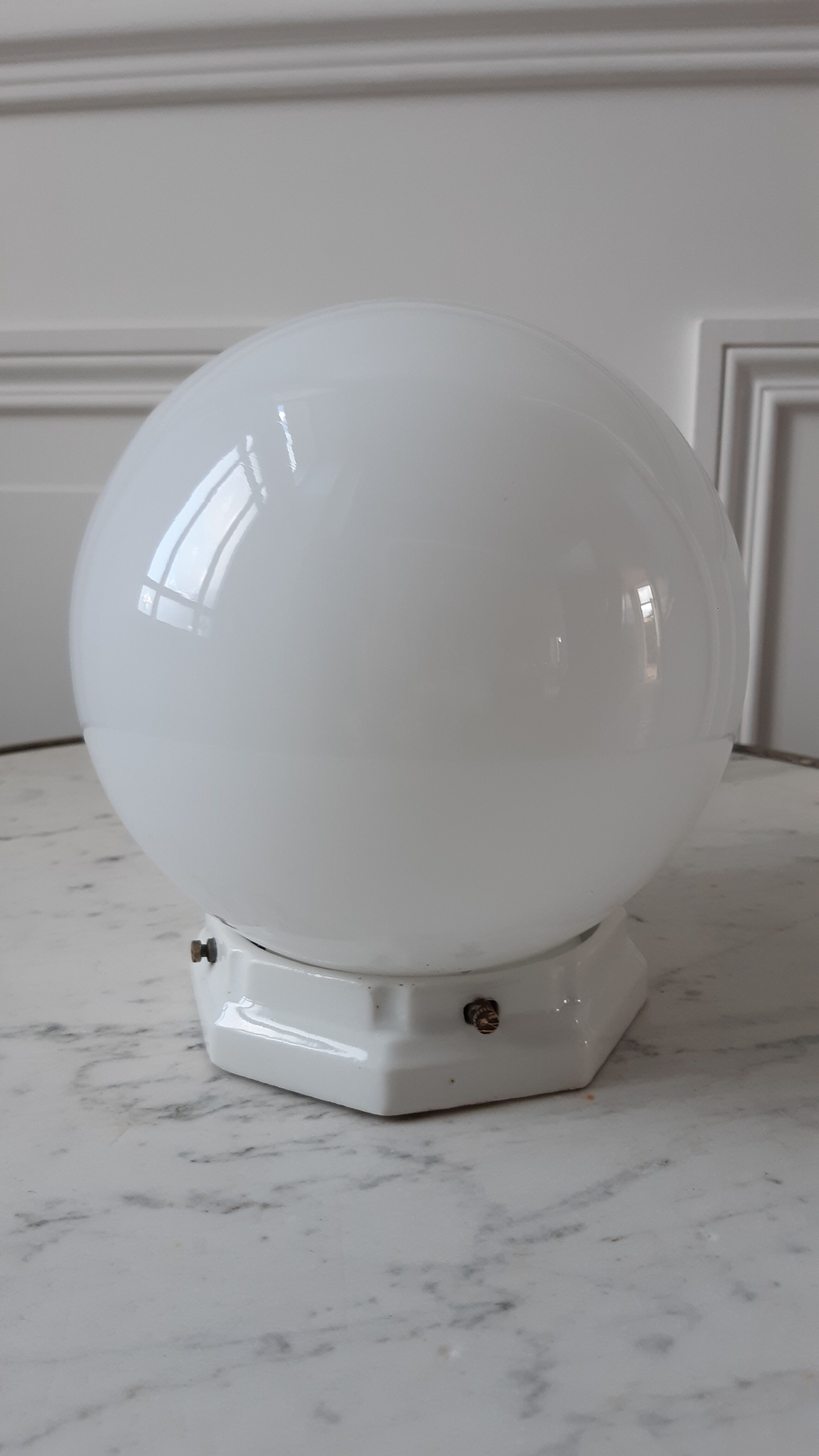 Table lamp ball in opaline and foot porcelain art deco