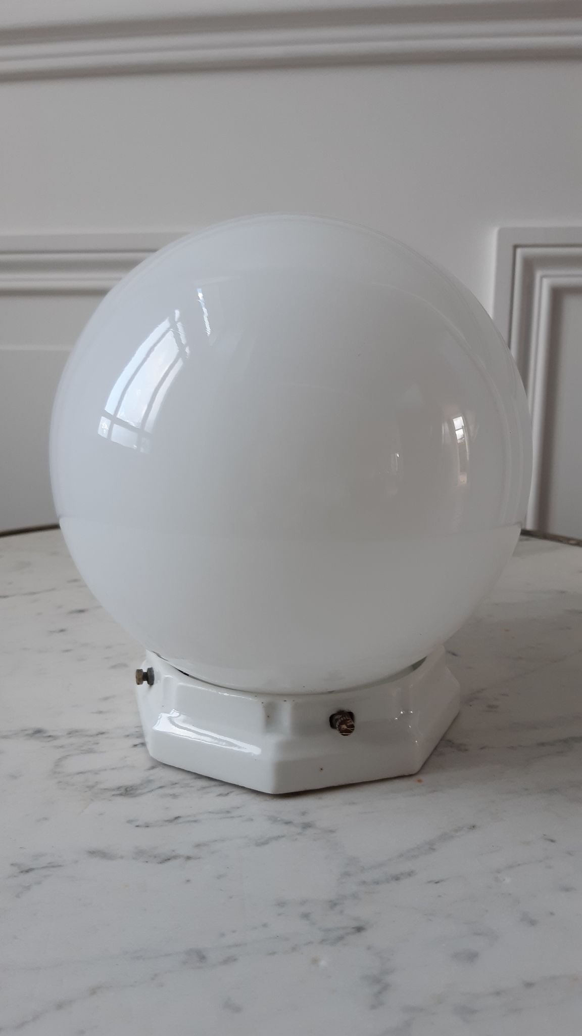 Table lamp ball in opaline and foot porcelain art deco