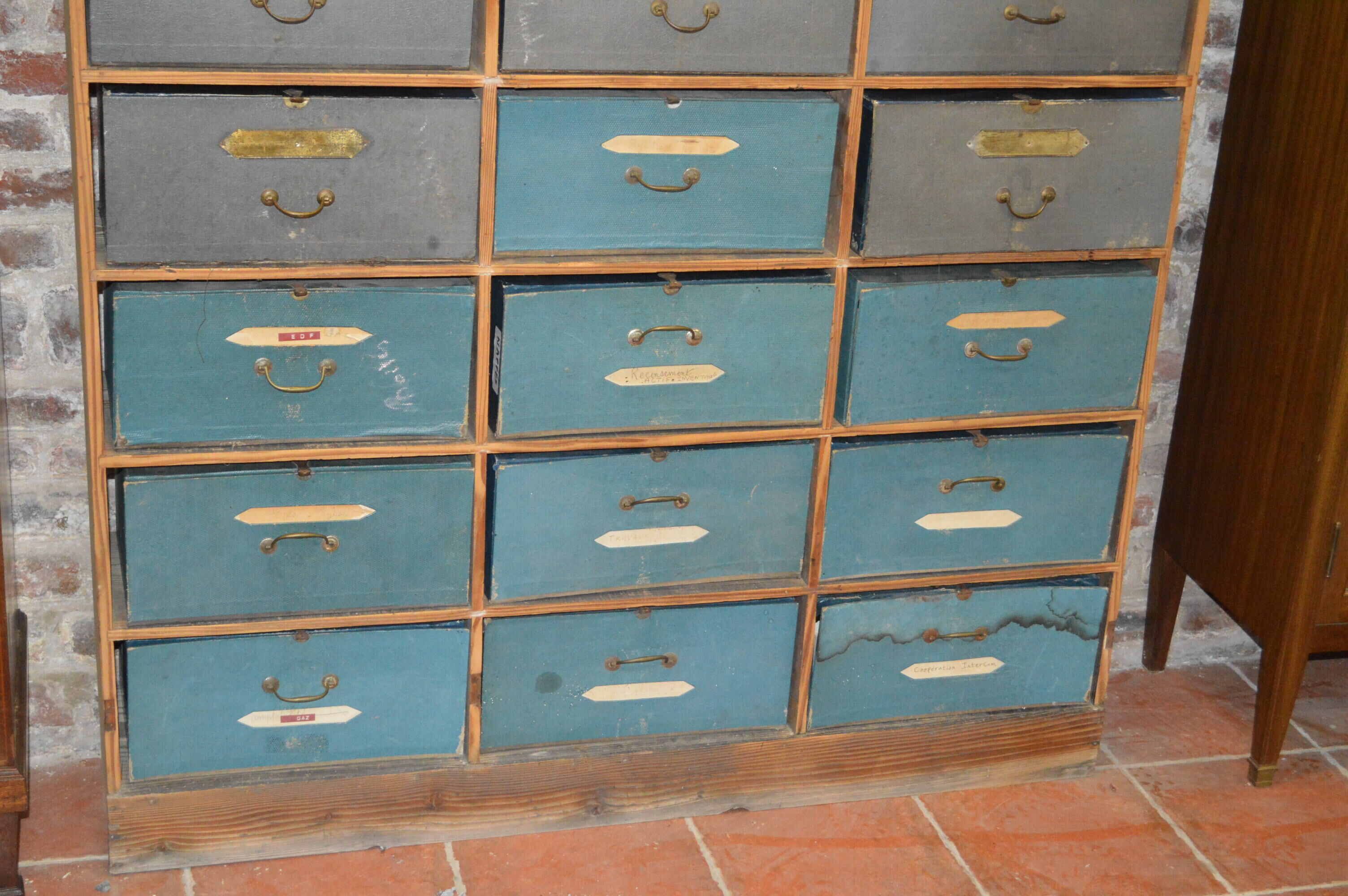 Meuble cartonnier à tiroirs