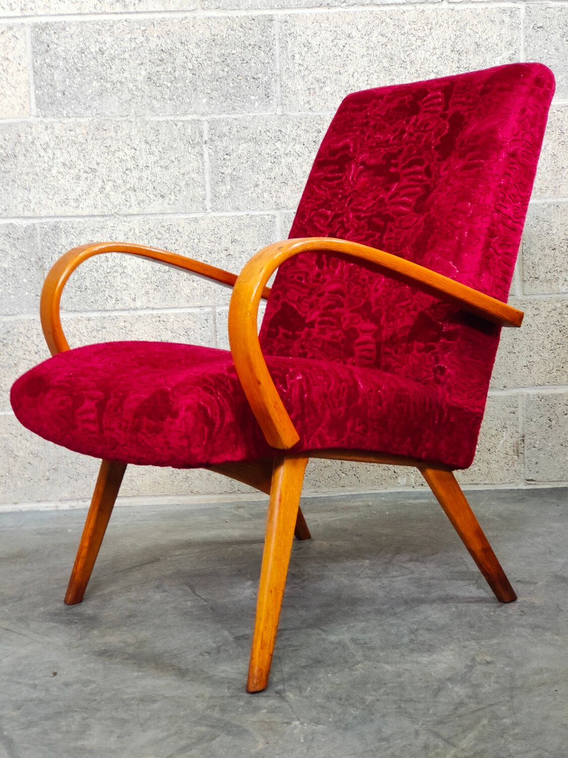 Pair of 6951 red velvet armchairs by Jaroslav Smidek for Ton