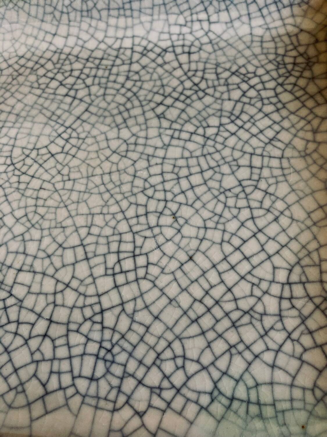 Cracked ceramic bowl or empty pocket