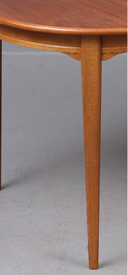 Table à manger vintage ovale en noyer 1960 Suède