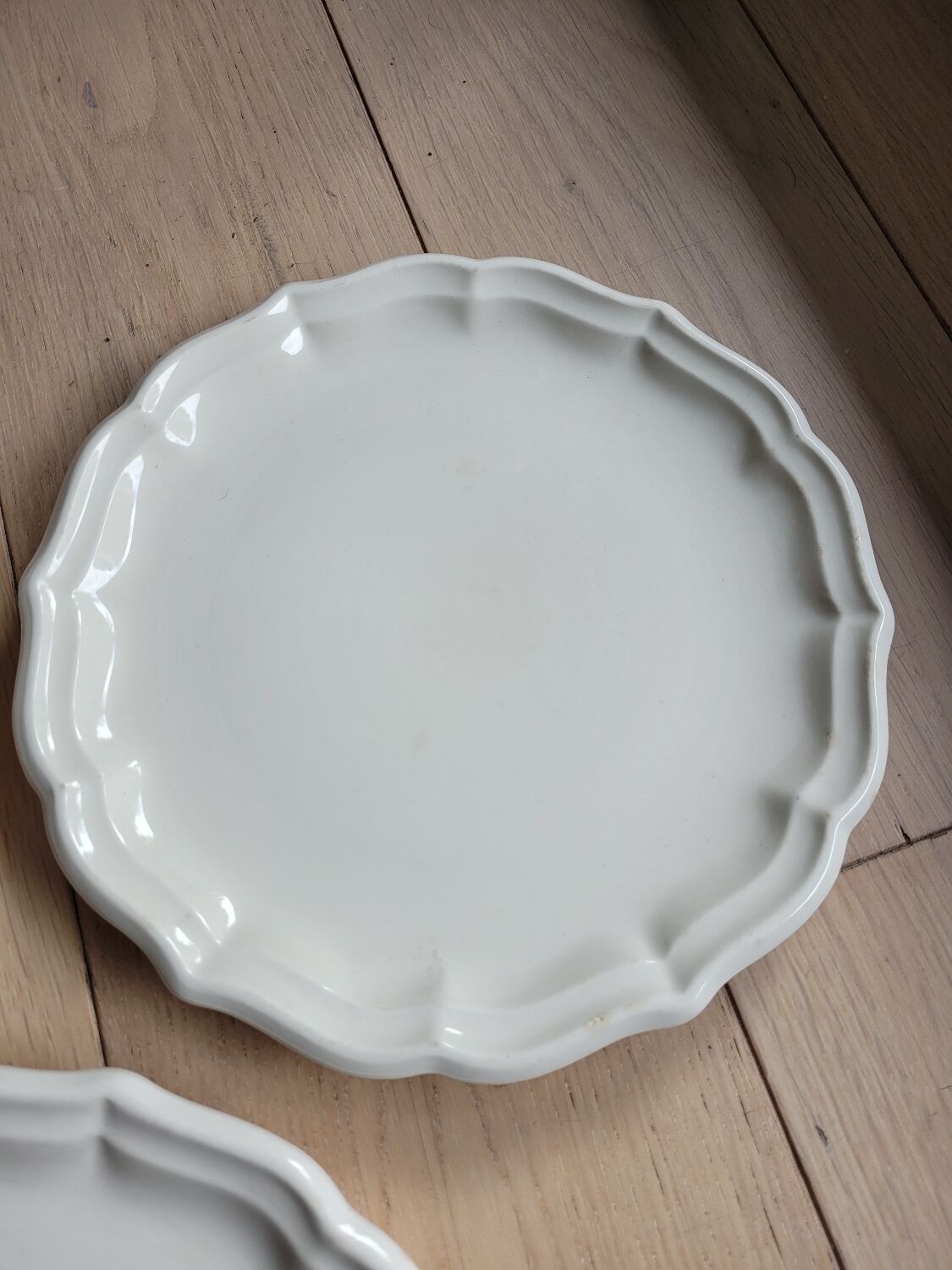 3 scalloped dessert plates
