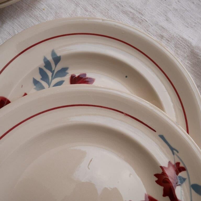 Set of 12 dessert plates, model Véronique de Longwy
