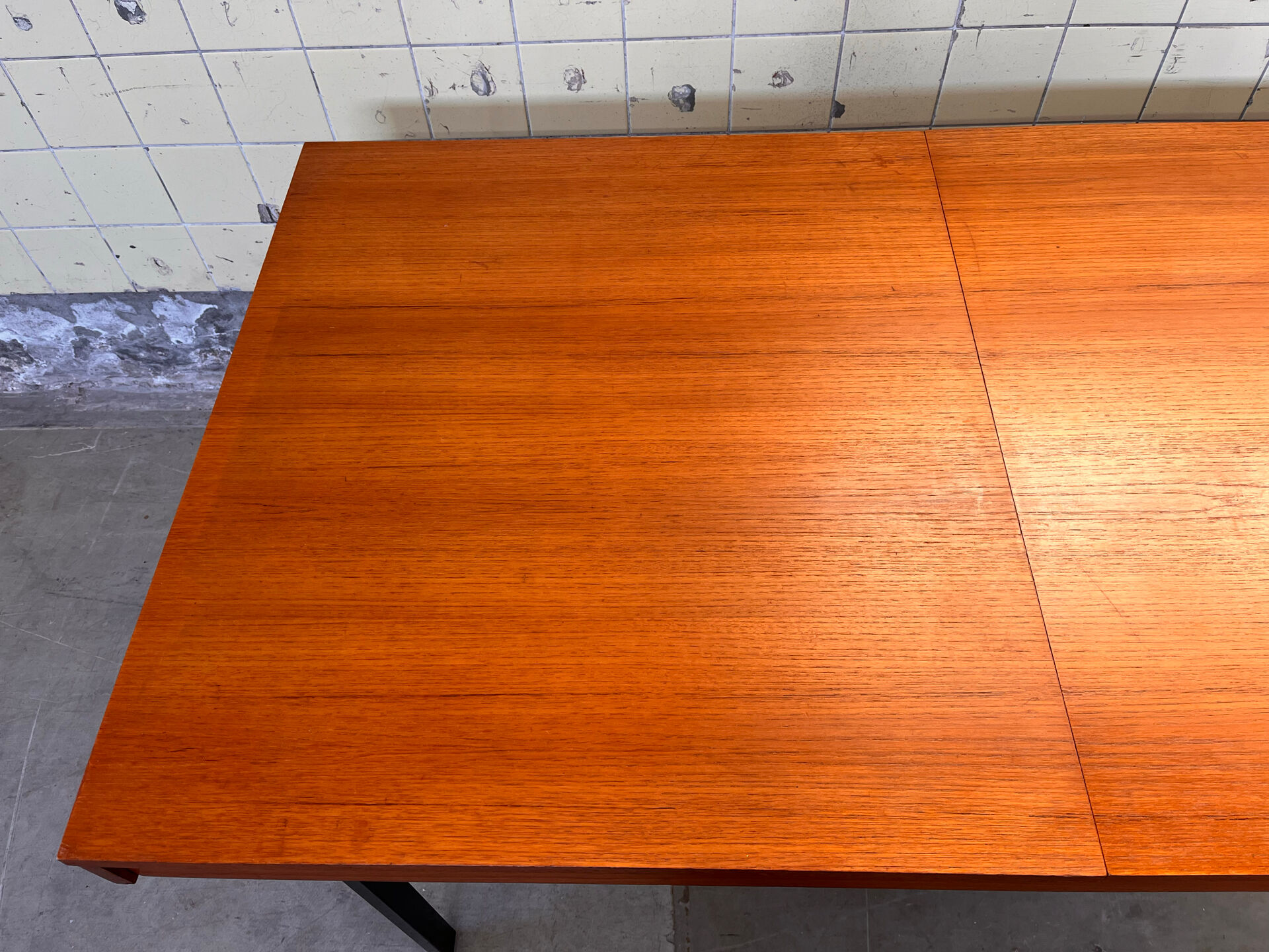 Extendable dining table by Pierre Guariche for Meurop