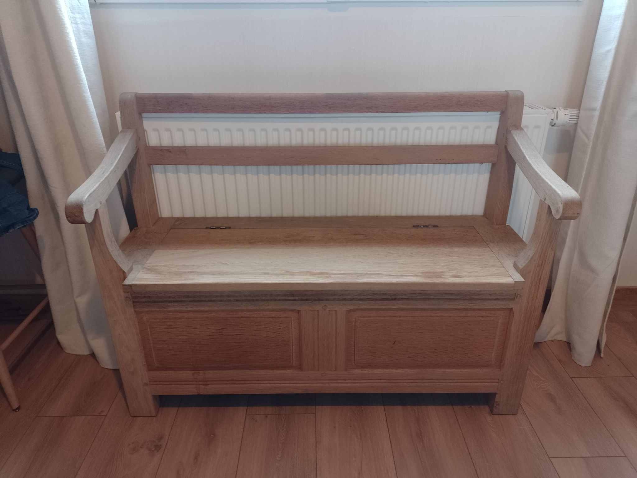 Bench, solid raw oak trunk