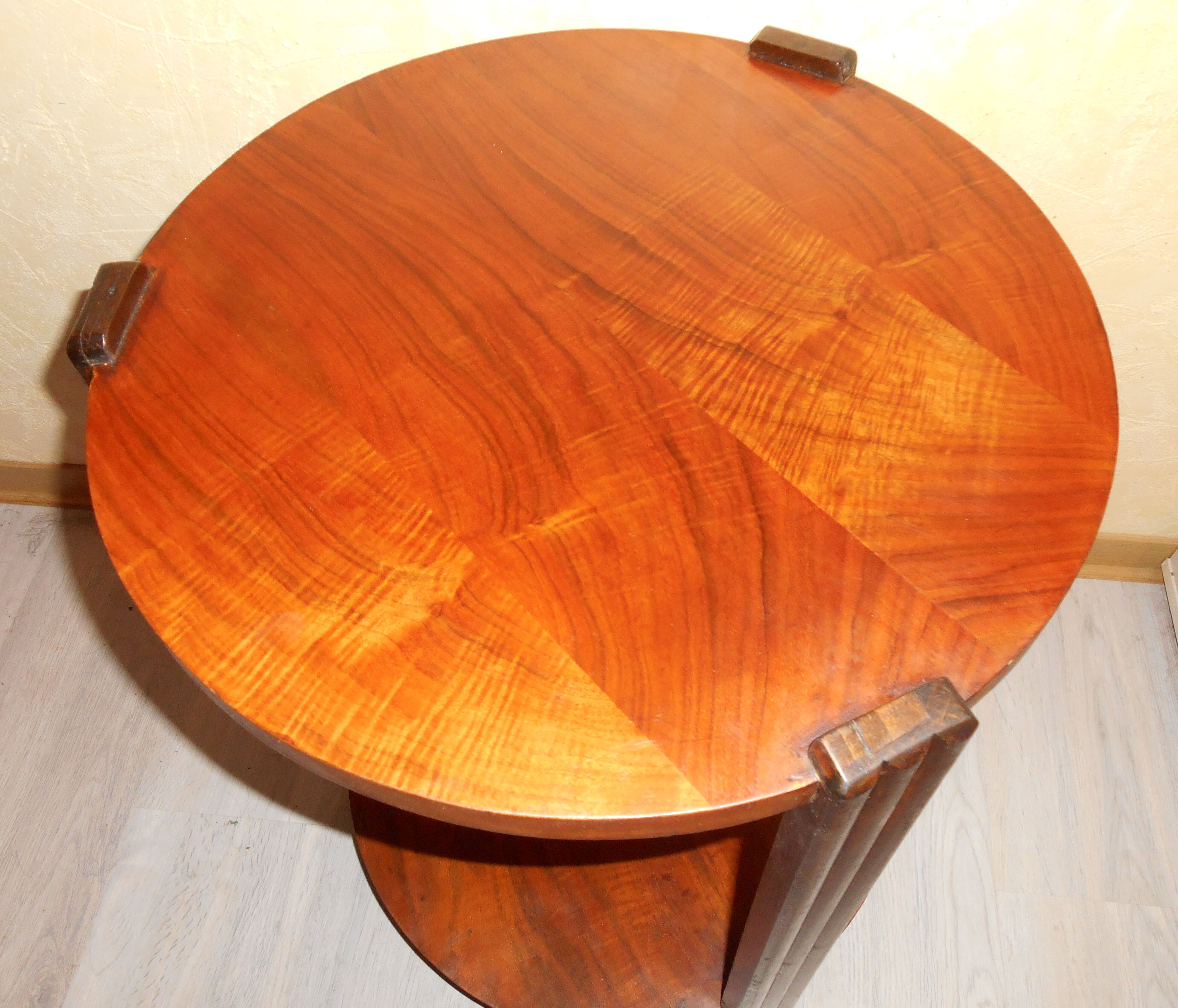 Pedestal table round vintage