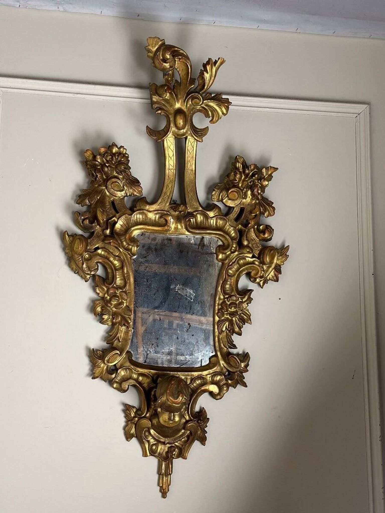 Paire de miroirs en bois sculpté et doré, Italie XIXème siècle