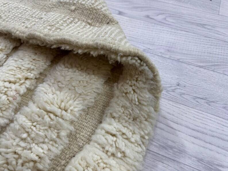 Berber rug in natural wool 200cm x 300cm
