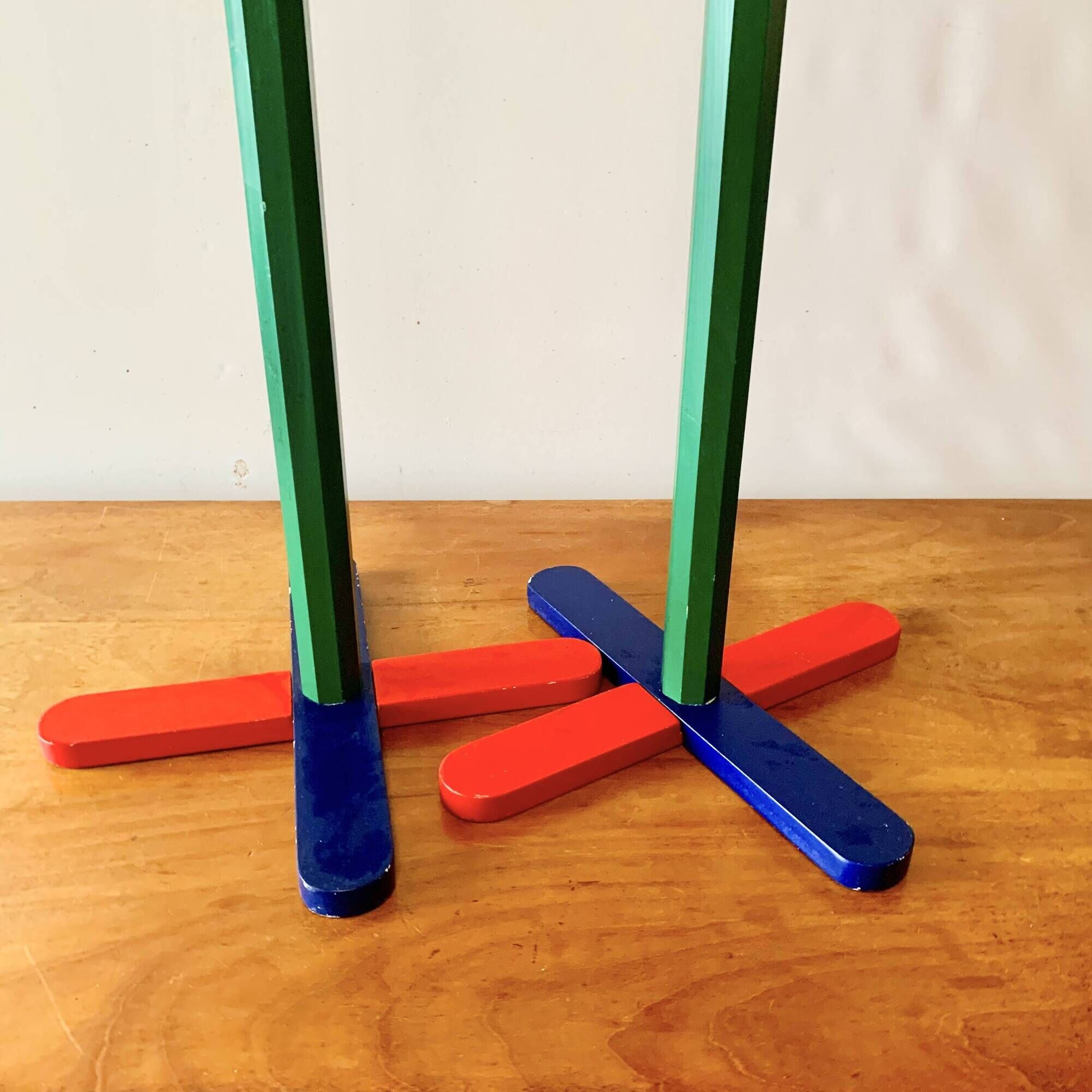 Paire de portemanteaux pour enfants vintage - forme de crayon