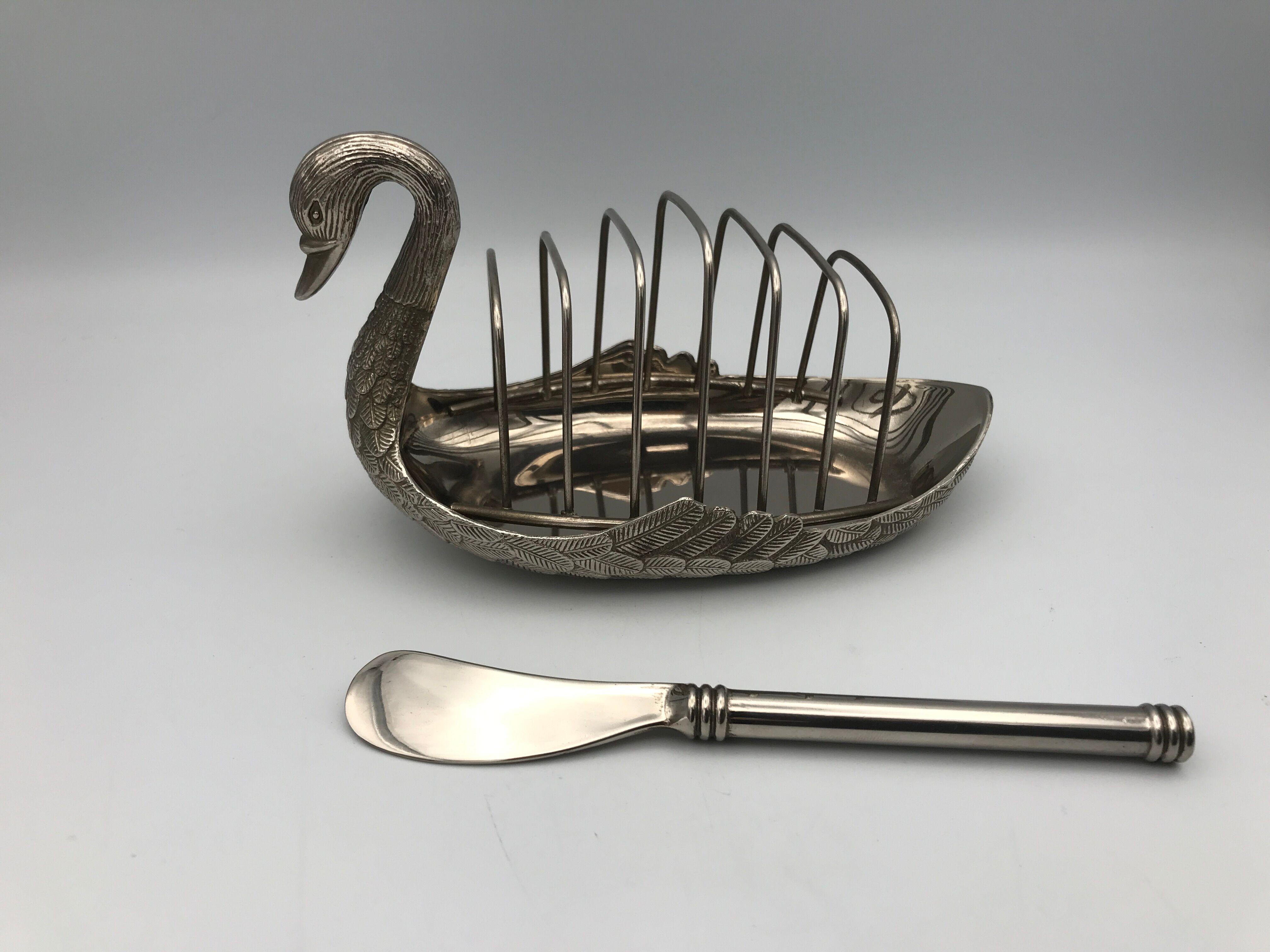 Porte-toast beurrier plateau métal argenté forme cygne avec couteau à beurre