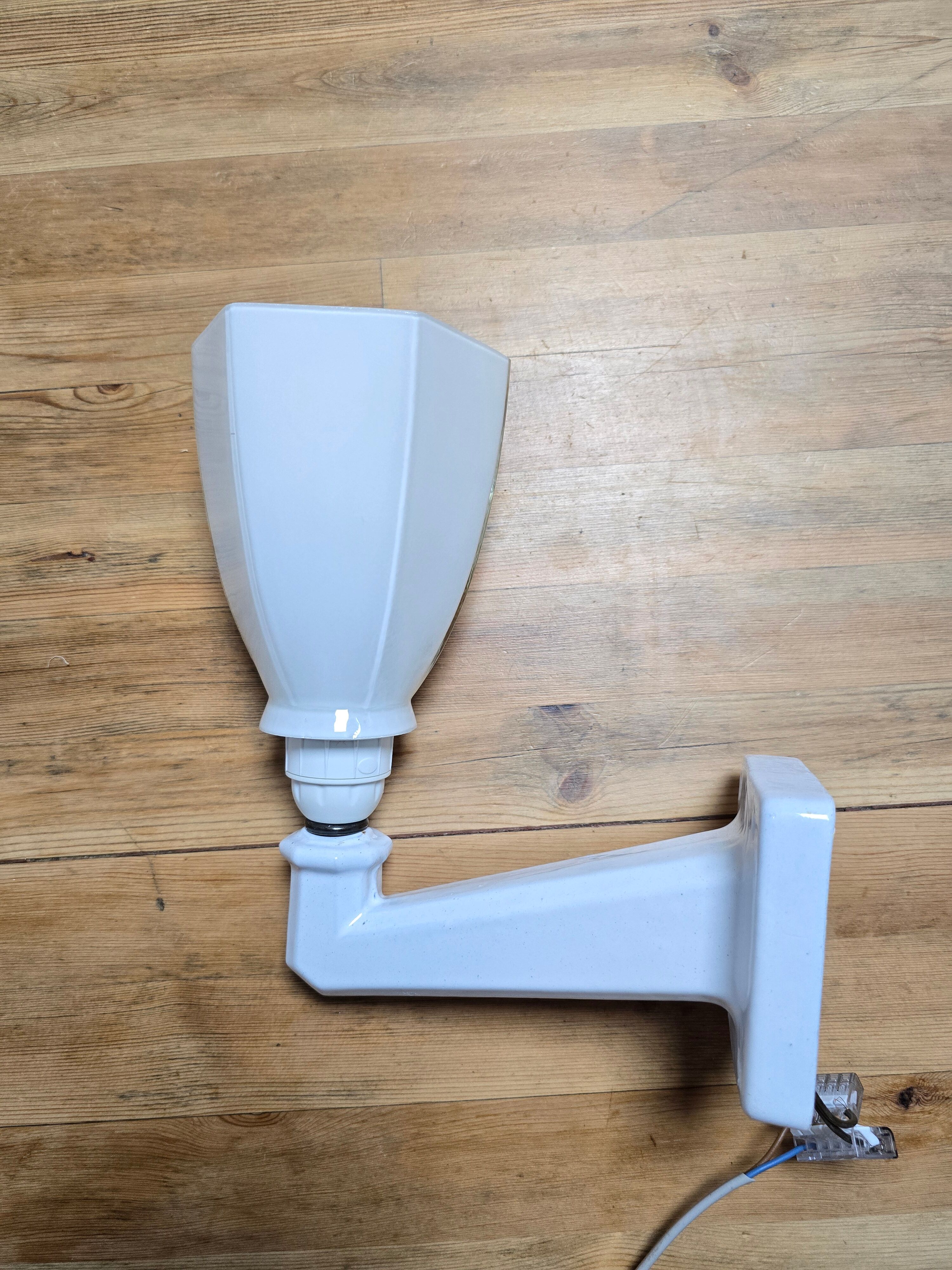 Antique wall light in porcelain with a new socket.